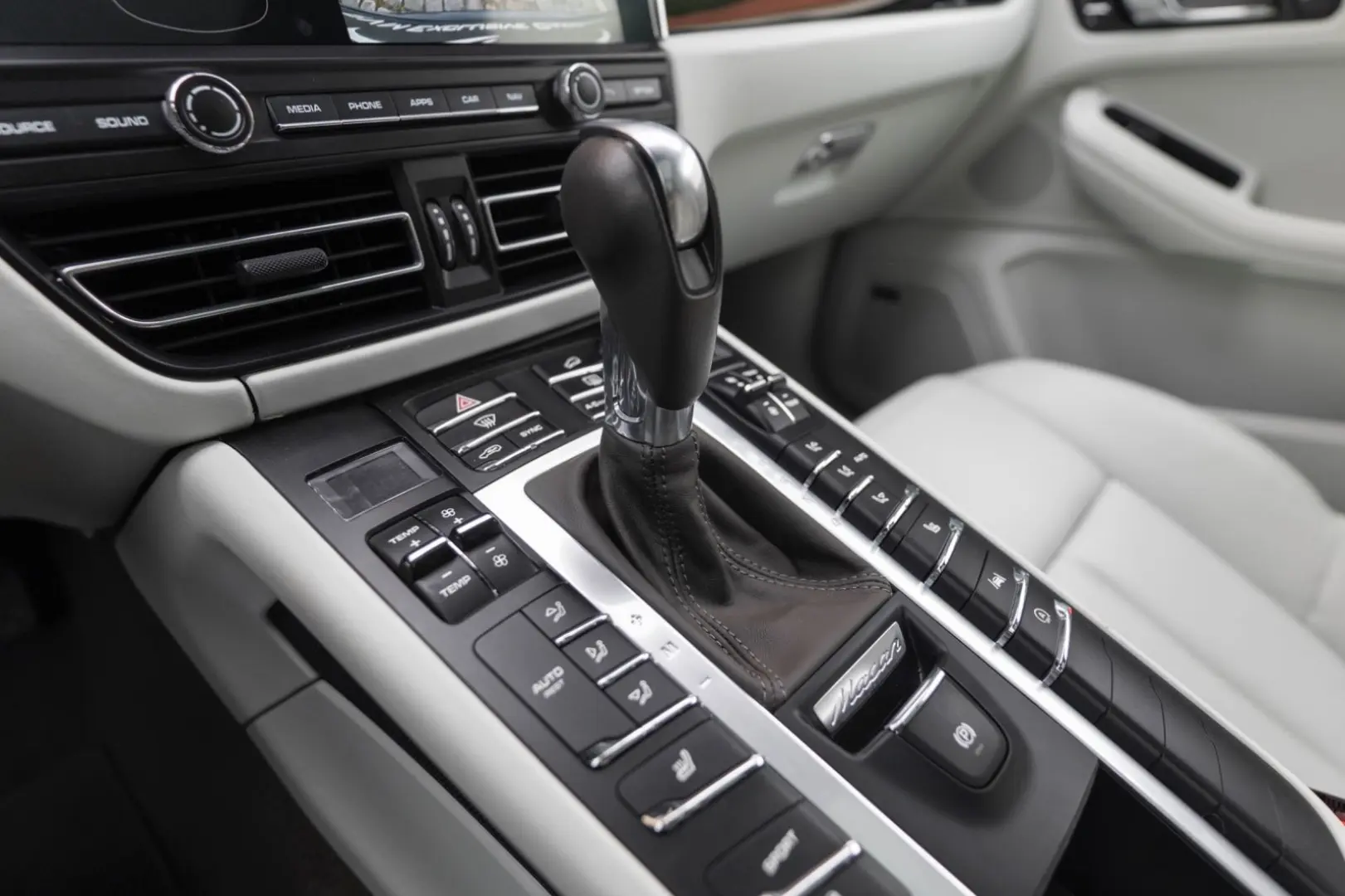 Macan S BOSE LED KAM CHRONO PANO CARPLAY