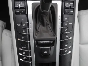 Macan S BOSE LED KAM CHRONO PANO CARPLAY