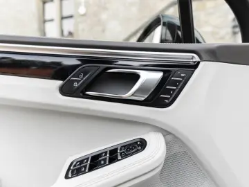 Macan S BOSE LED KAM CHRONO PANO CARPLAY