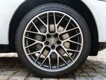 Macan S BOSE LED KAM CHRONO PANO CARPLAY