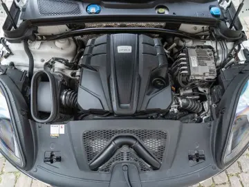 Macan S BOSE LED KAM CHRONO PANO CARPLAY