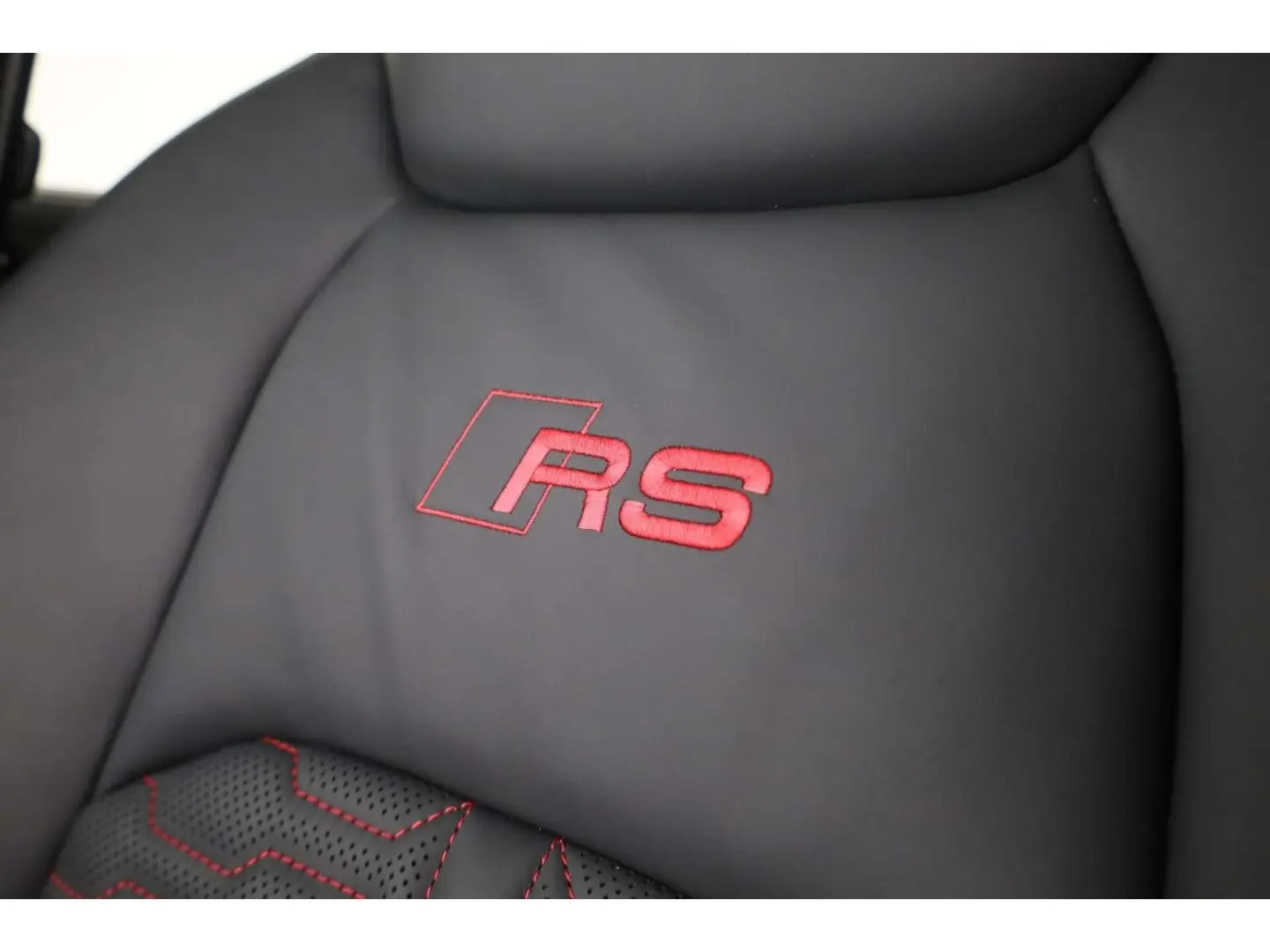 RS6 Avant quattro LP  175.510 B&O Pano