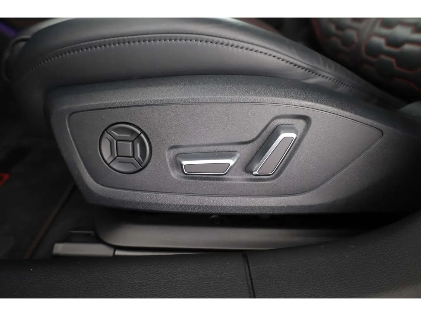 RS6 Avant quattro LP  175.510 B&O Pano