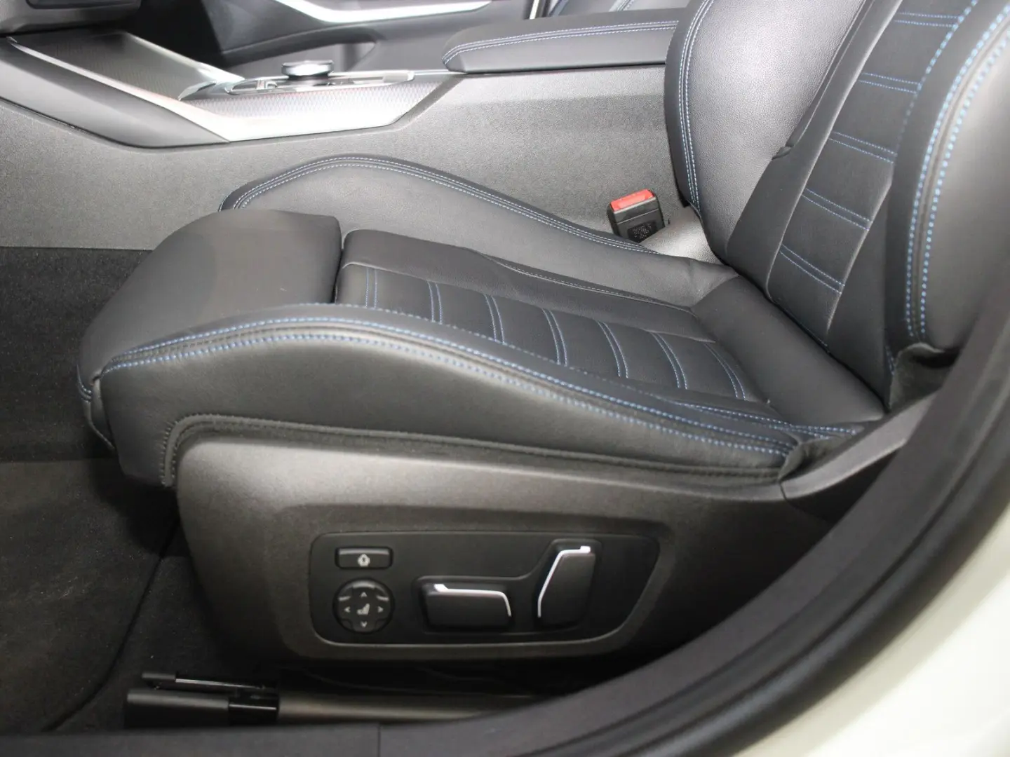 M340d xDrive Limousine HiFi DAB LED RFK Shz PDC