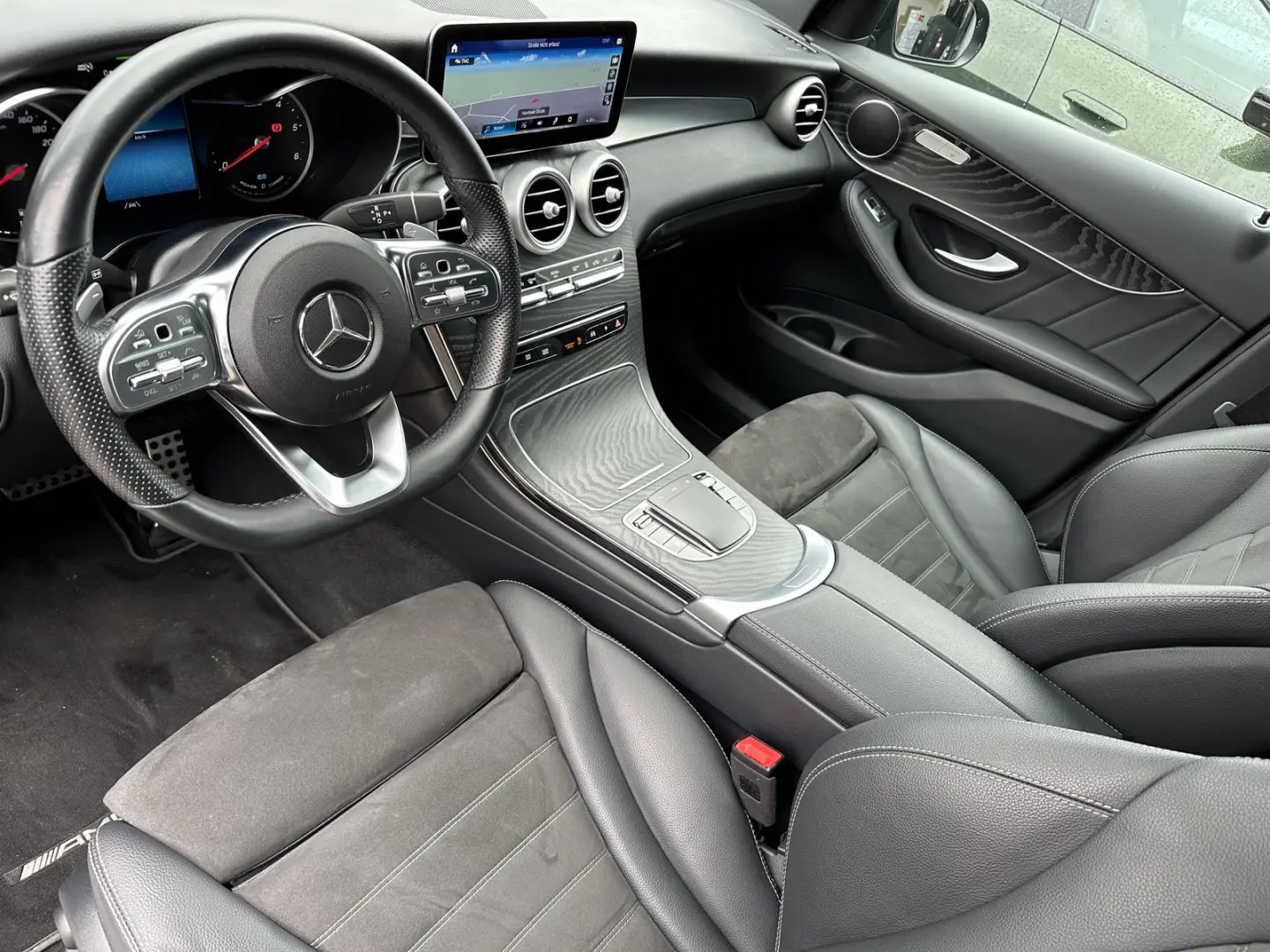 GLC 300de 4M AMG-Line NAV LED KAM ACC PANO 20ZO