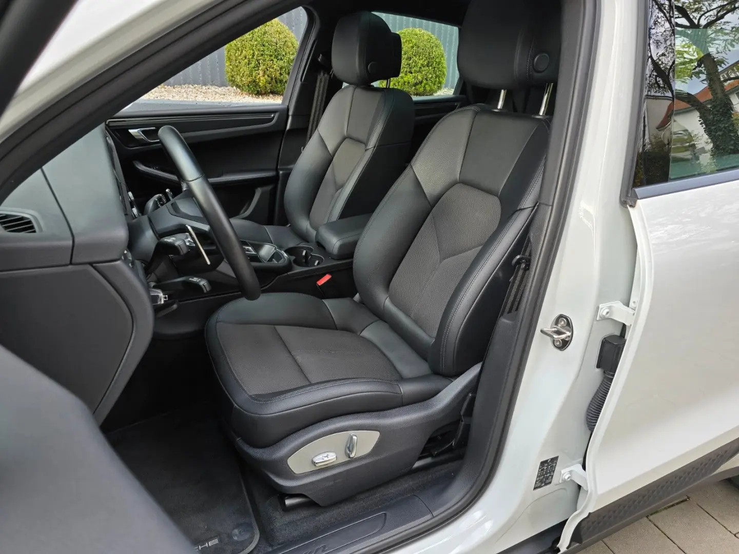 Macan2.0   Pano Kamera  el.Sitze AppleCarSiri