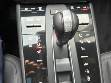 Macan2.0   Pano Kamera  el.Sitze AppleCarSiri