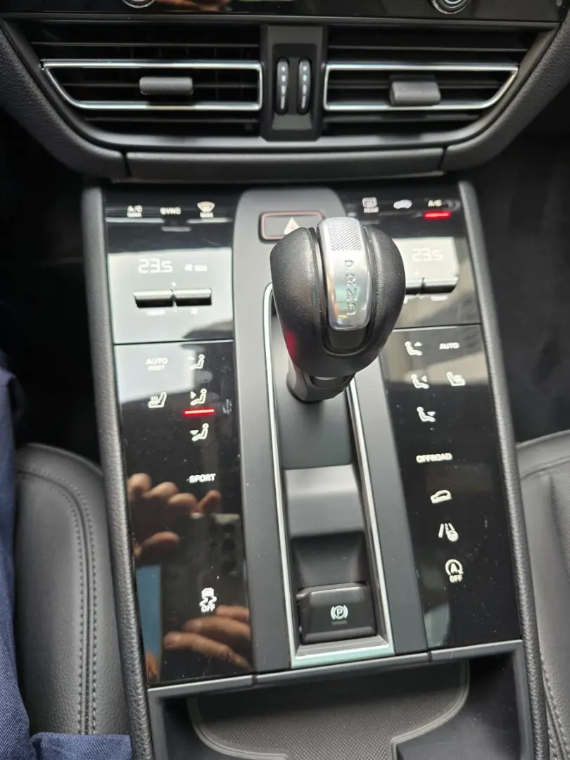 Macan2.0   Pano Kamera  el.Sitze AppleCarSiri