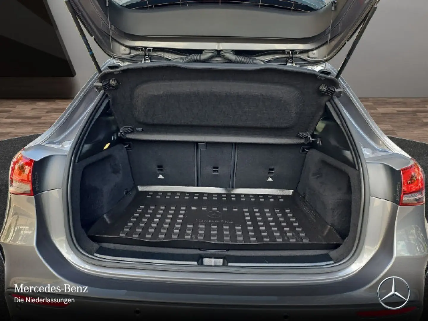 GLA 45 4M  AMG Night MBUX HiEnd Distr Pano Mbeam