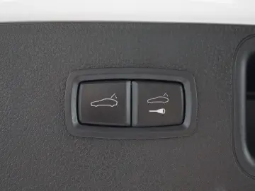 MACAN 2.0T PDK  KAMERA SPUR BOSE LEDER  APPROVED