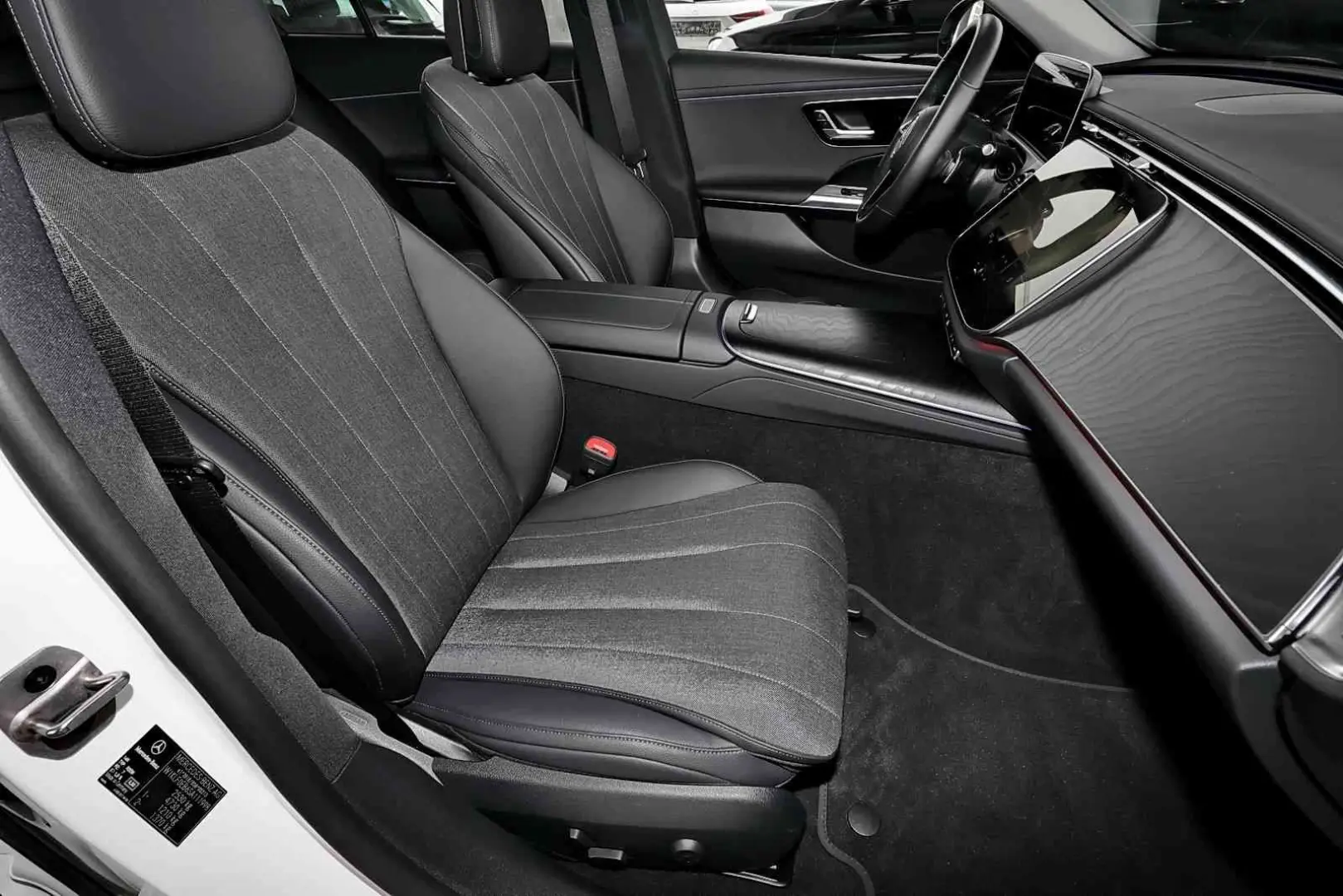 E 220 d DISTRONIC TOTWINKEL CARPLAY KEYLESS 19