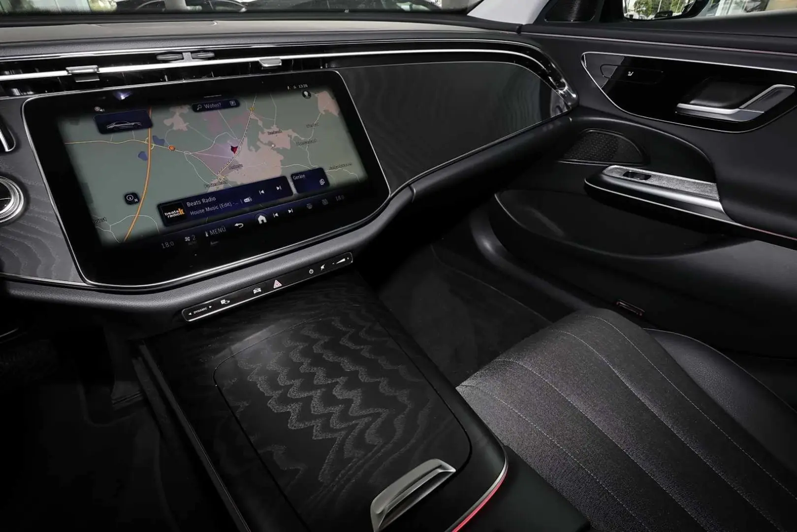 E 220 d DISTRONIC TOTWINKEL CARPLAY KEYLESS 19