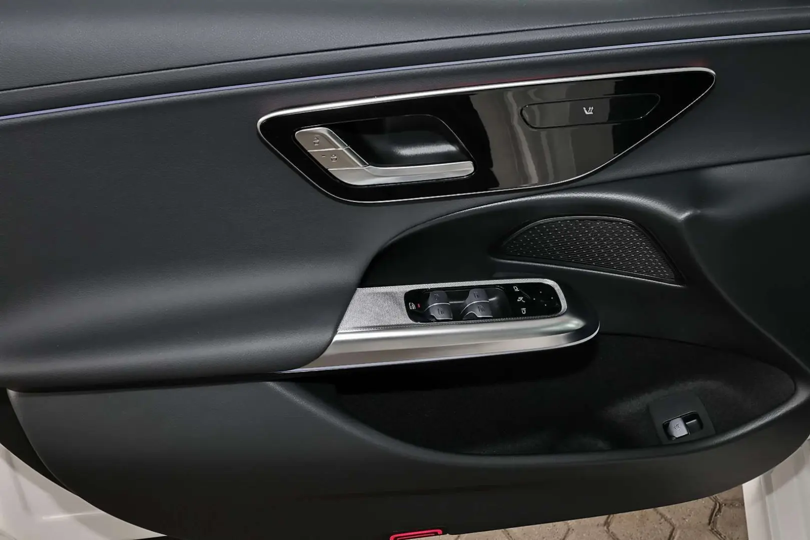 E 220 d DISTRONIC TOTWINKEL CARPLAY KEYLESS 19