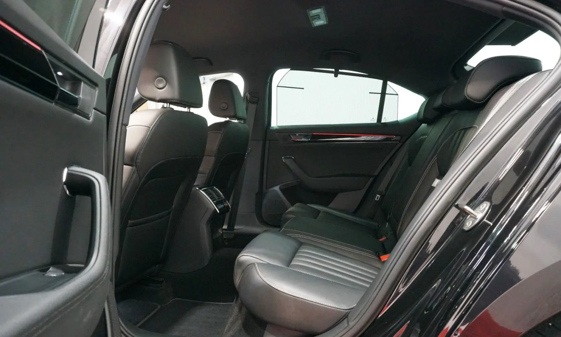 Superb Lim. L&K 2.0 TDI Tempomat LED Leder DAB