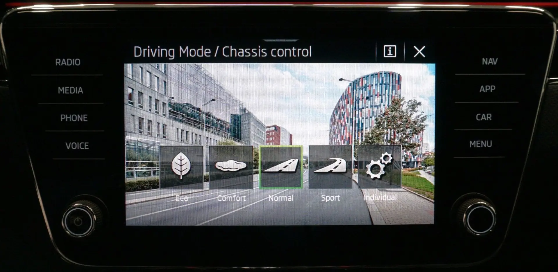 Superb Lim. L&K 2.0 TDI Tempomat LED Leder DAB