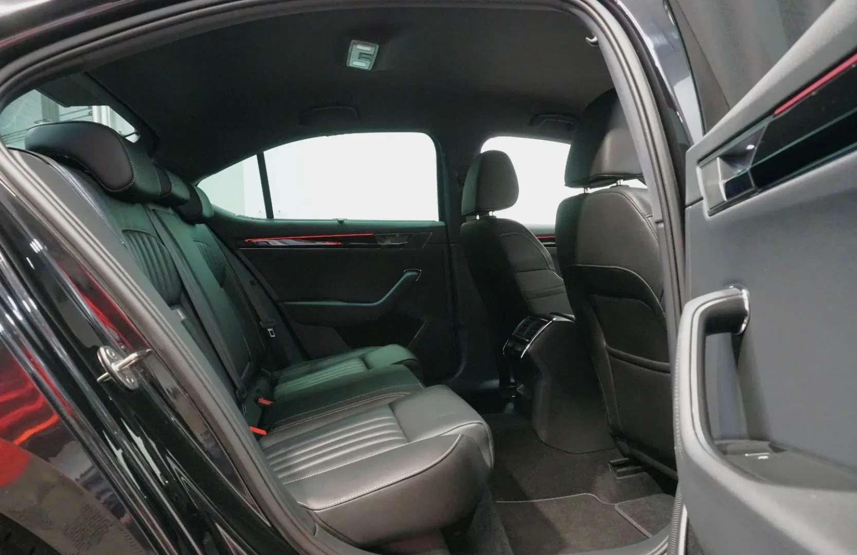 Superb Lim. L&K 2.0 TDI Tempomat LED Leder DAB