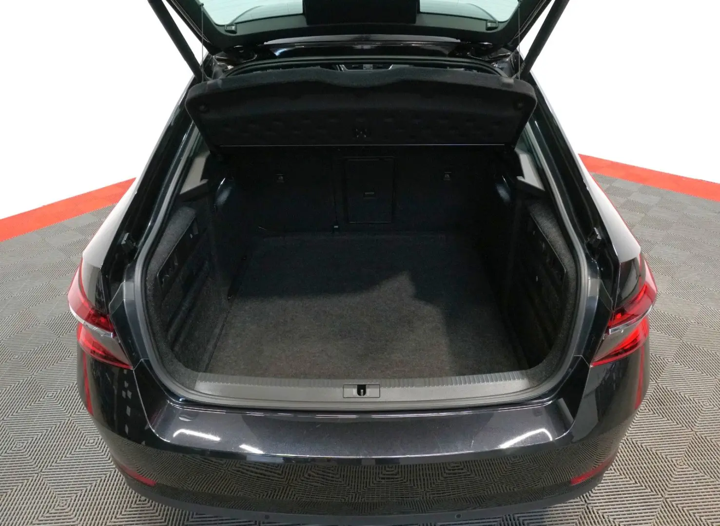 Superb Lim. L&K 2.0 TDI Tempomat LED Leder DAB