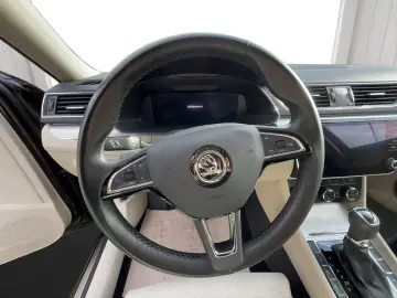 Superb Lim.  iV LED Navi AHK Sound ACC SoH 90%