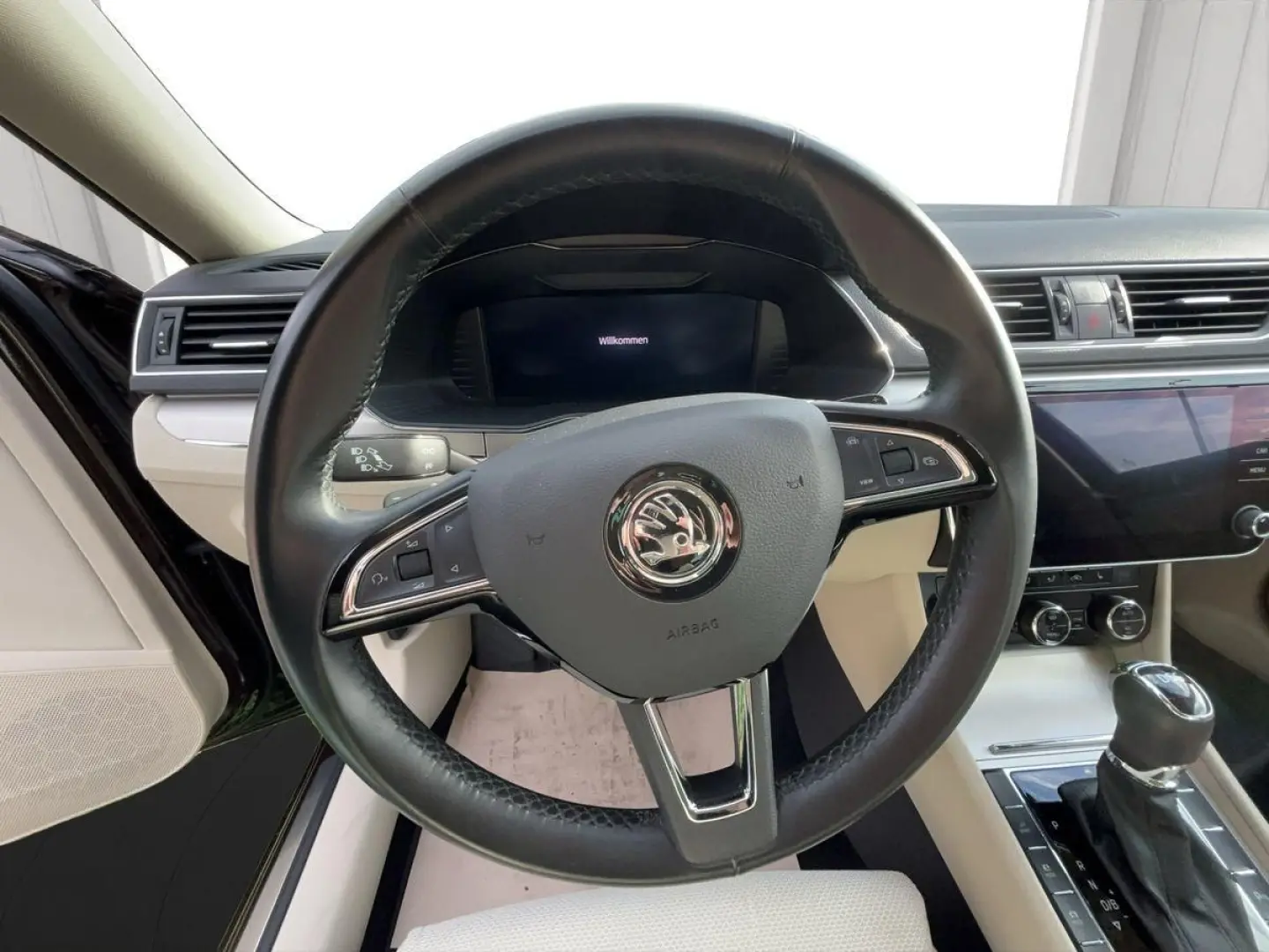 Superb Lim.  iV LED Navi AHK Sound ACC SoH 90%