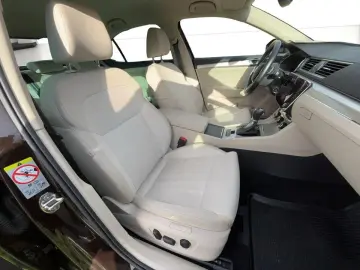 Superb Lim.  iV LED Navi AHK Sound ACC SoH 90%