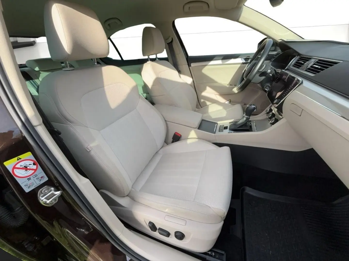 Superb Lim.  iV LED Navi AHK Sound ACC SoH 90%