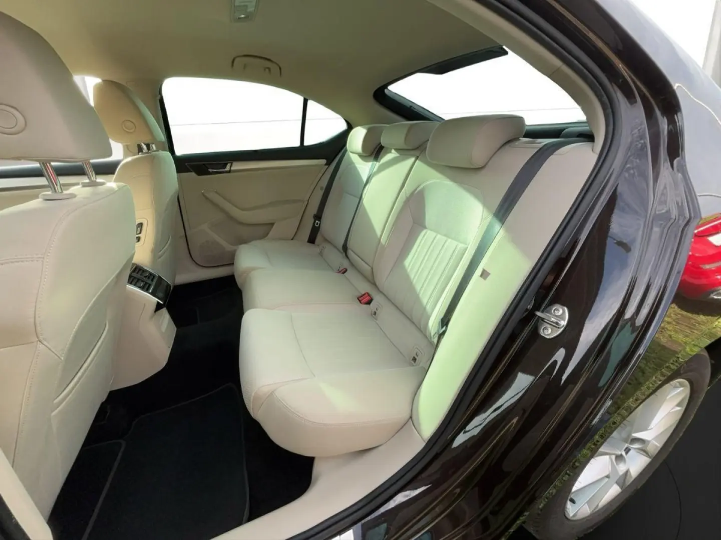 Superb Lim.  iV LED Navi AHK Sound ACC SoH 90%