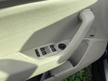 Superb Lim.  iV LED Navi AHK Sound ACC SoH 90%