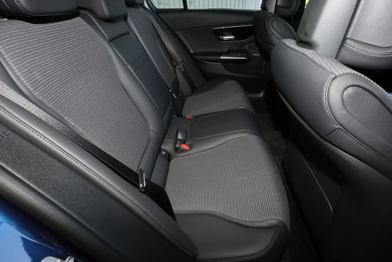 C 180 CARPLAY SPURHALTE 360  MBUX LED 17 ZOLL