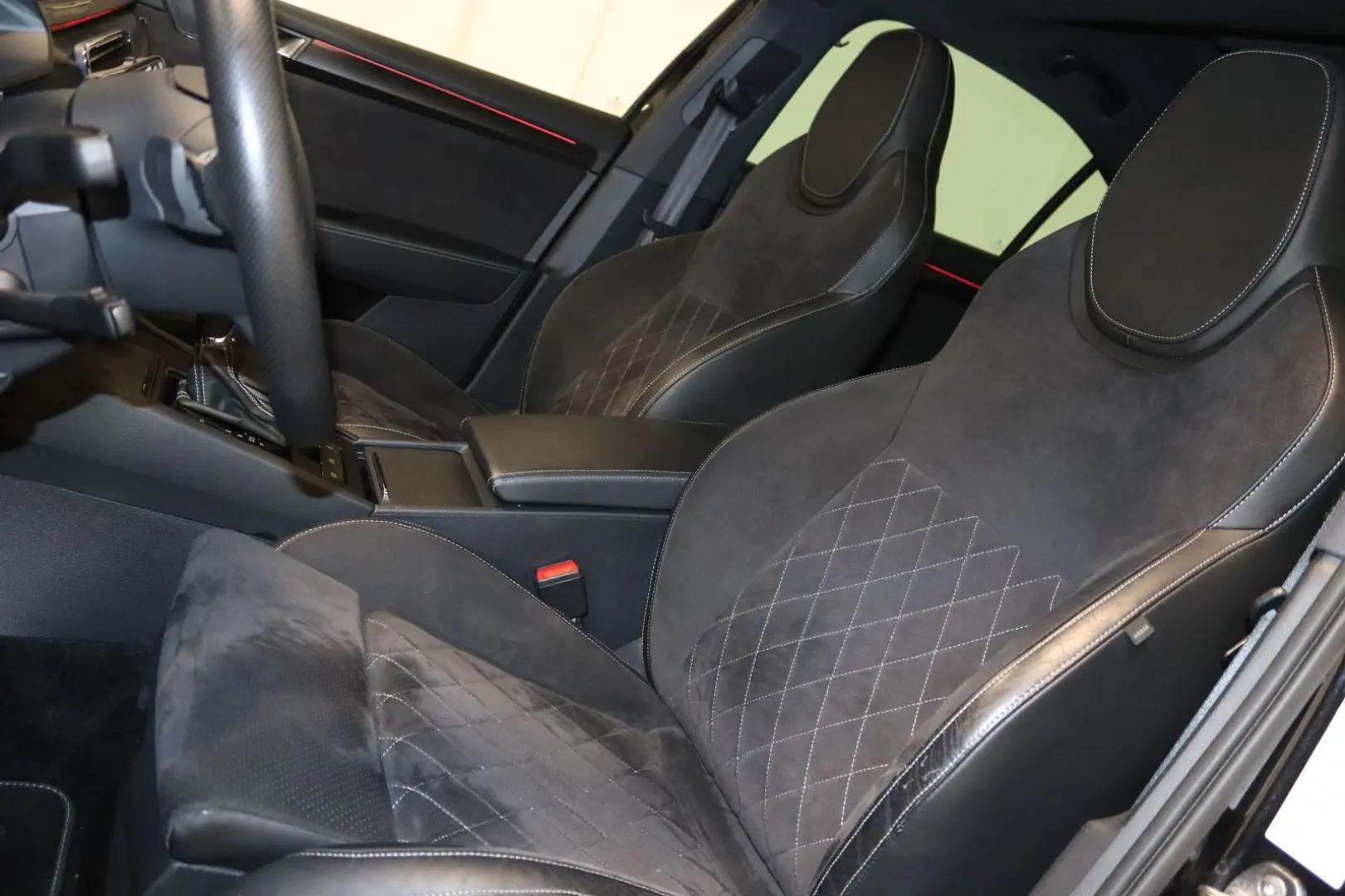 Superb 2.0 TDI SportLine 4x4-PANO-NAV-LED-AHK-