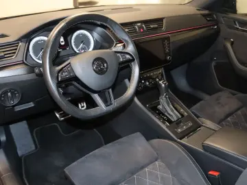 Superb 2.0 TDI SportLine 4x4-PANO-NAV-LED-AHK-