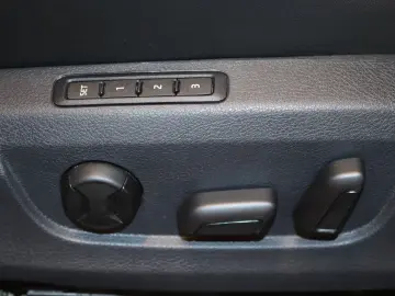 Superb 2.0 TDI SportLine 4x4-PANO-NAV-LED-AHK-