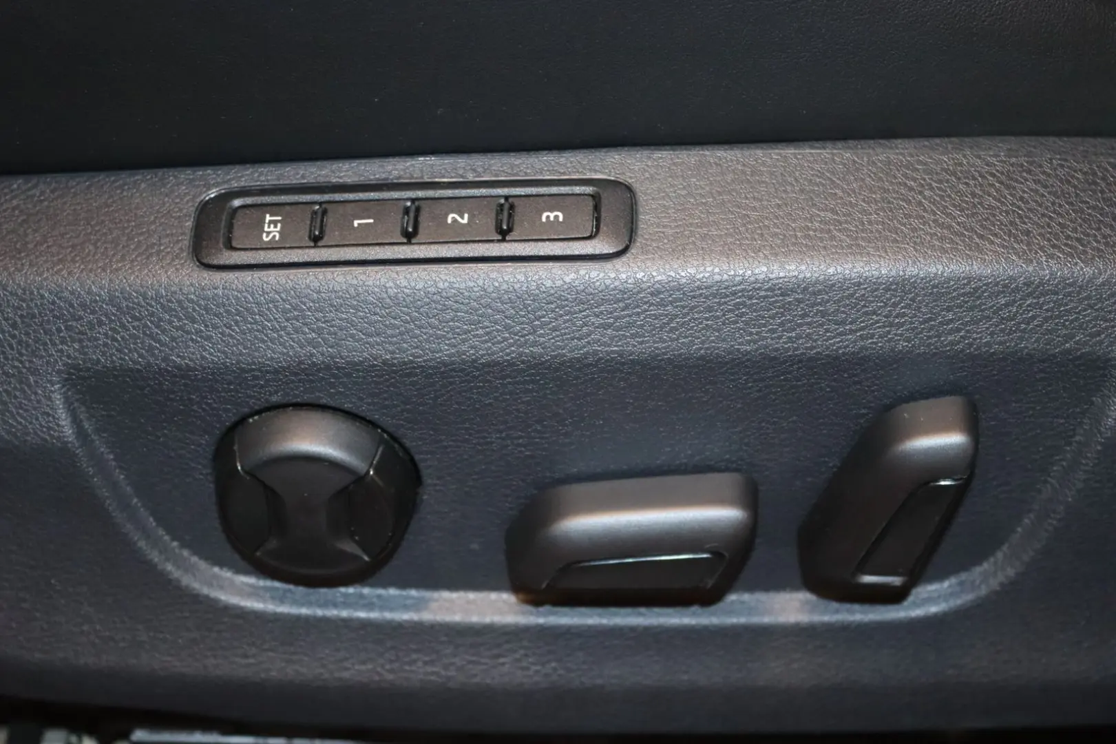 Superb 2.0 TDI SportLine 4x4-PANO-NAV-LED-AHK-