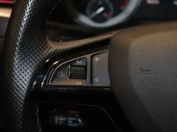 Superb 2.0 TDI SportLine 4x4-PANO-NAV-LED-AHK-