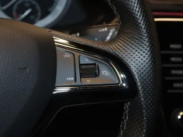 Superb 2.0 TDI SportLine 4x4-PANO-NAV-LED-AHK-