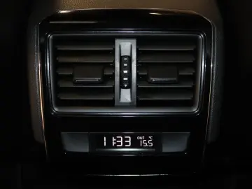 Superb 2.0 TDI SportLine 4x4-PANO-NAV-LED-AHK-