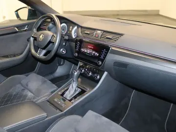 Superb 2.0 TDI SportLine 4x4-PANO-NAV-LED-AHK-