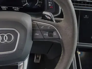 RS Q8 4.0 TFSI quattro tiptronic AHK STANDHZ. BT