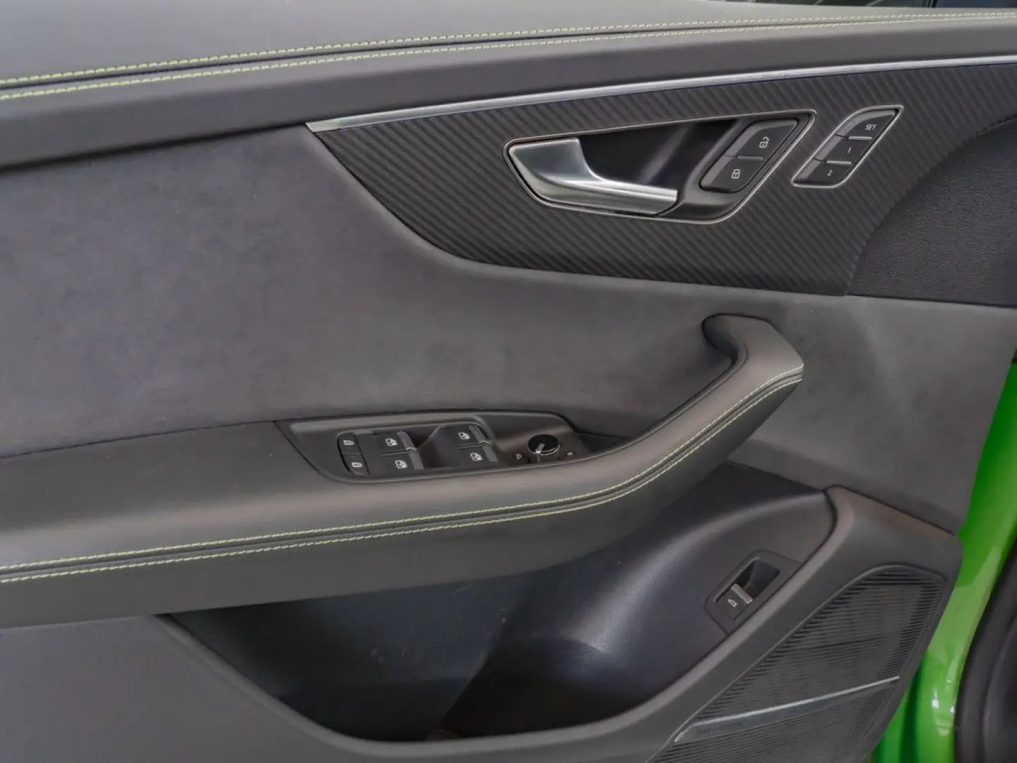 RS Q8 4.0 TFSI quattro tiptronic AHK STANDHZ. BT