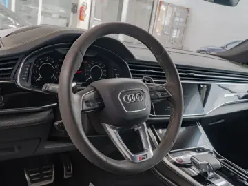 RS Q8 4.0 TFSI quattro tiptronic AHK STANDHZ. BT