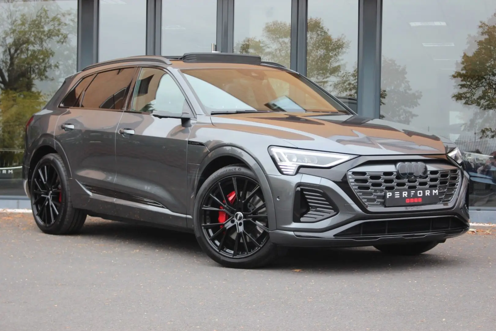 Q8 e-tron 55 quattro S line