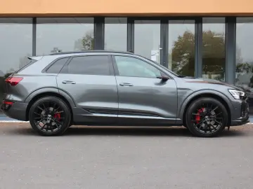 Q8 e-tron 55 quattro S line