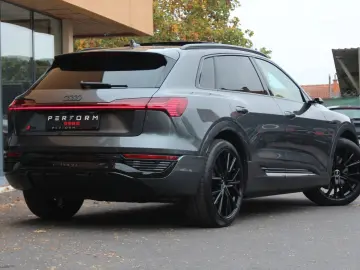 Q8 e-tron 55 quattro S line