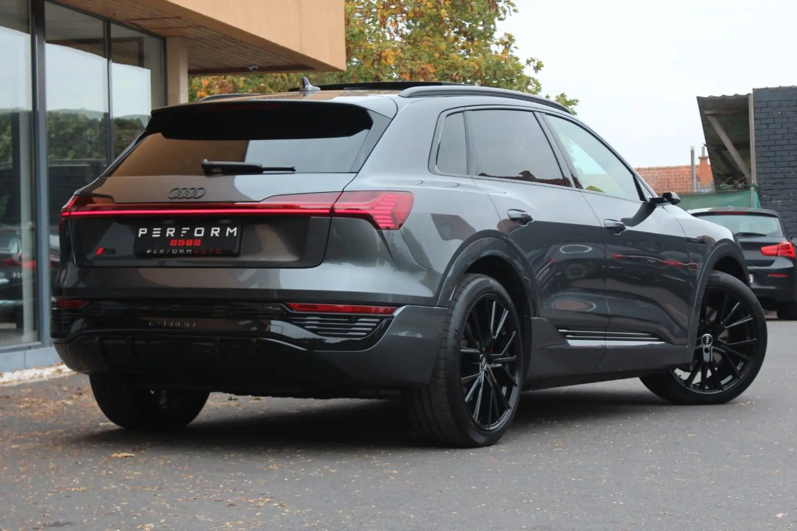 Q8 e-tron 55 quattro S line