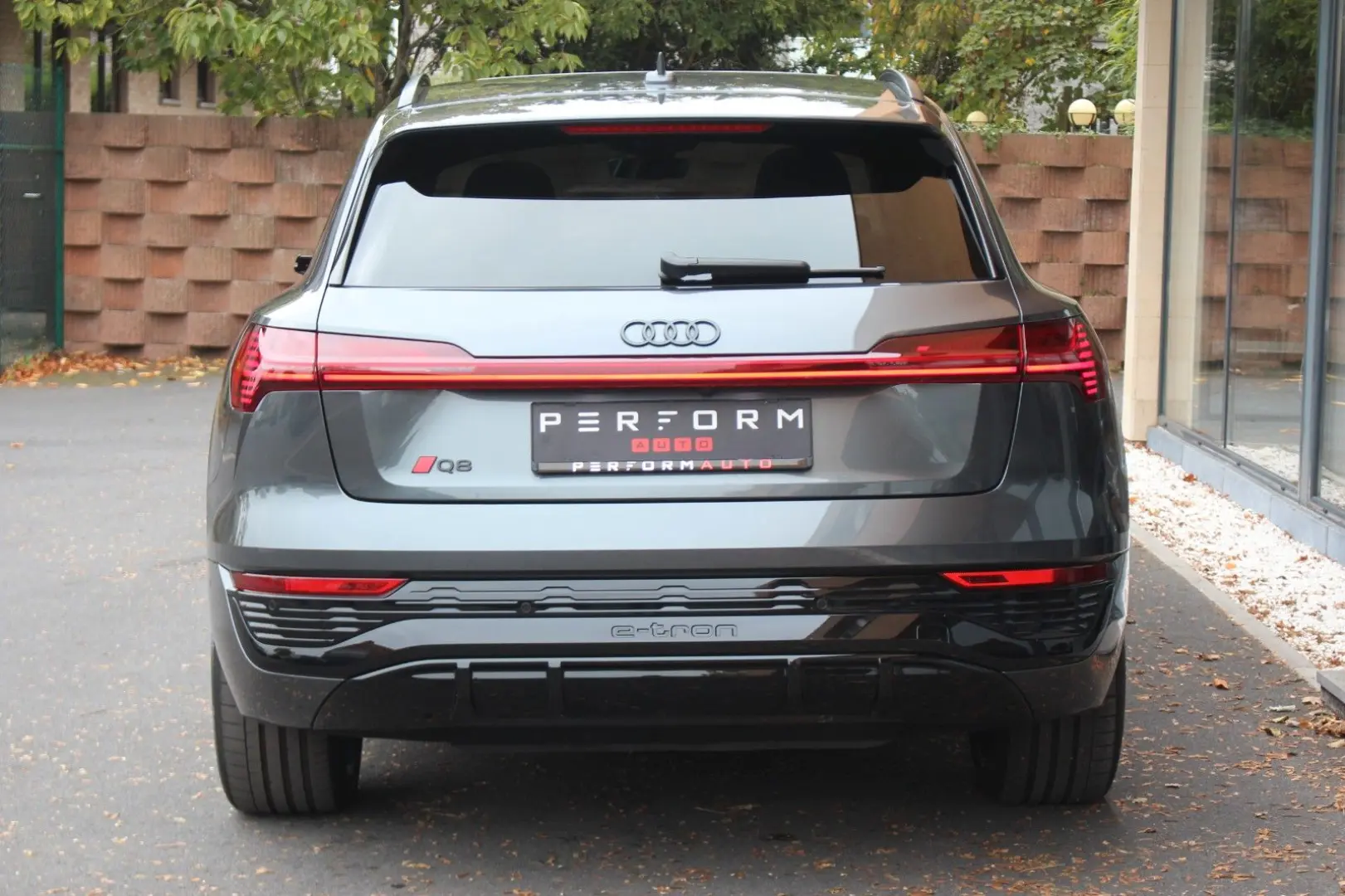 Q8 e-tron 55 quattro S line