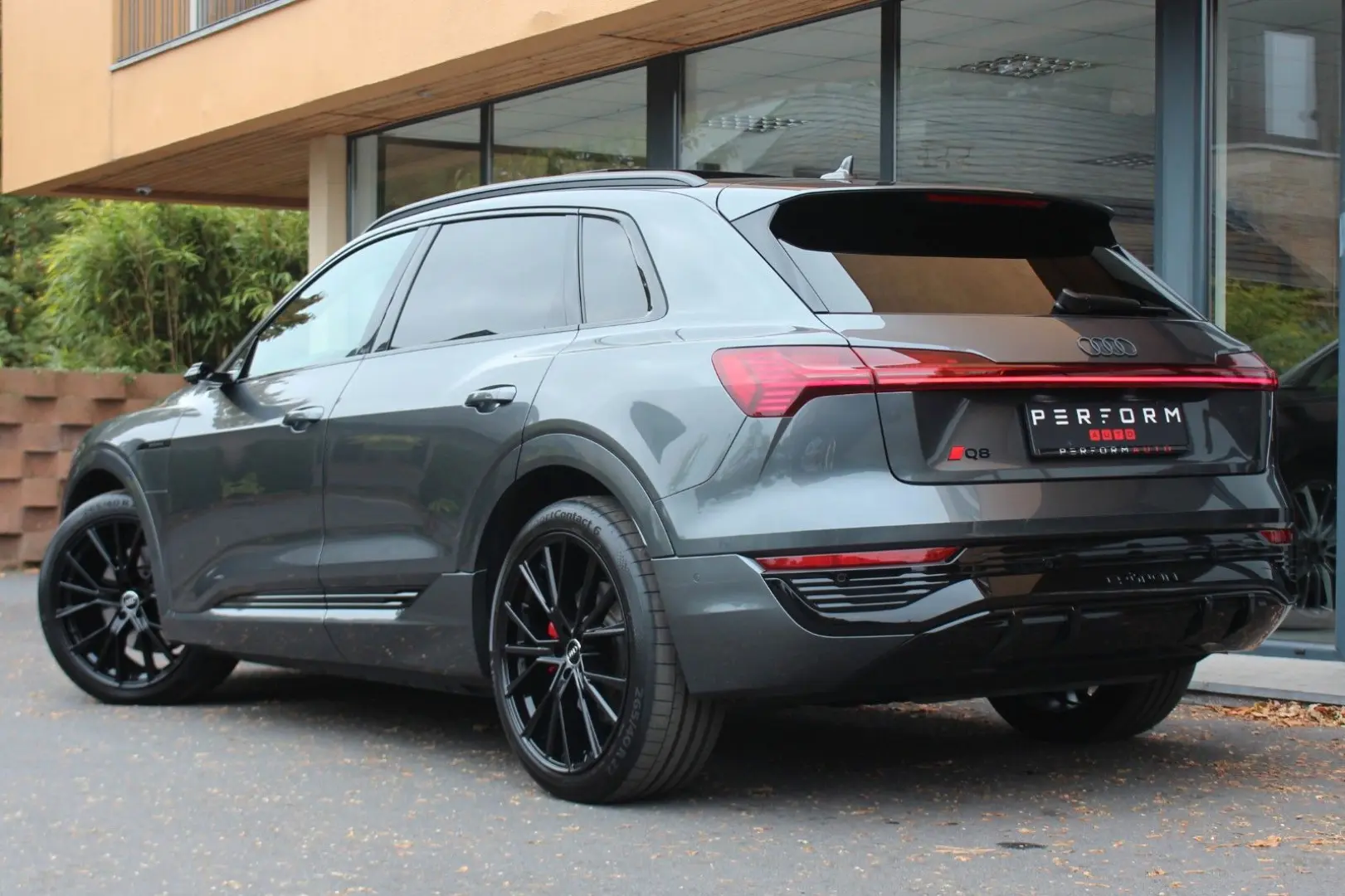 Q8 e-tron 55 quattro S line