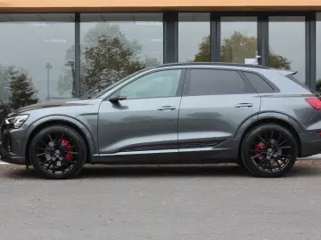 Q8 e-tron 55 quattro S line