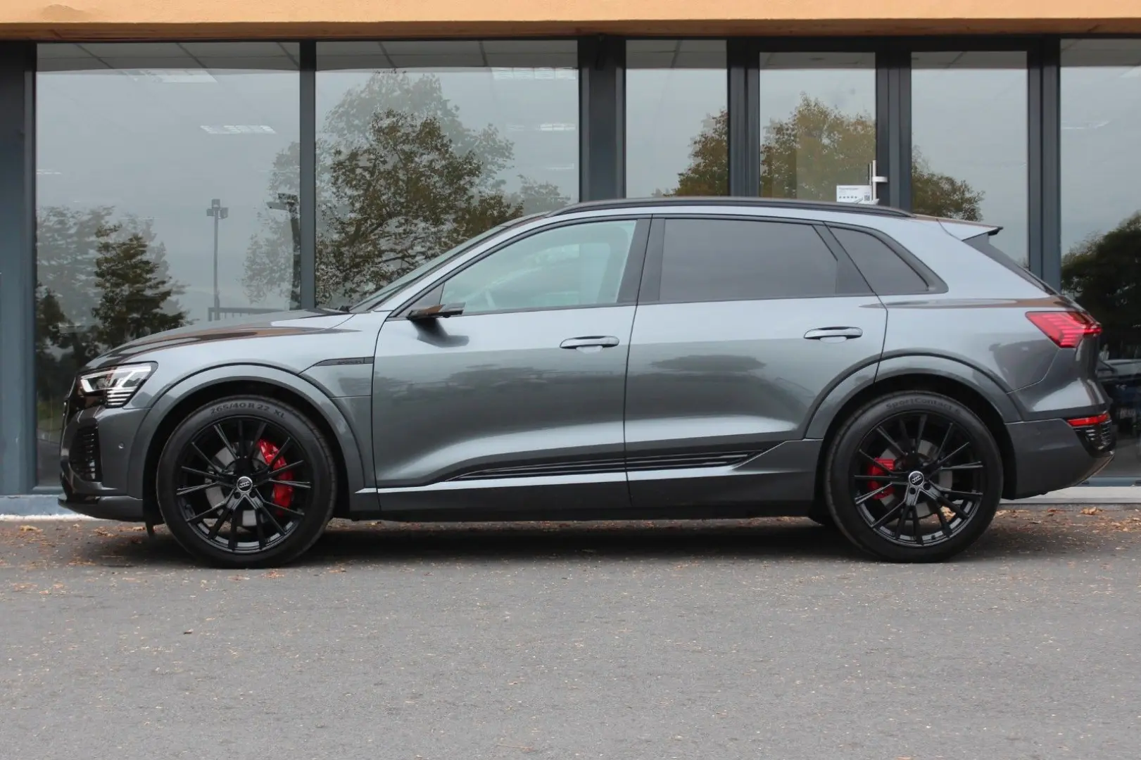 Q8 e-tron 55 quattro S line