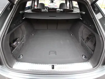 Q8 e-tron 55 quattro S line