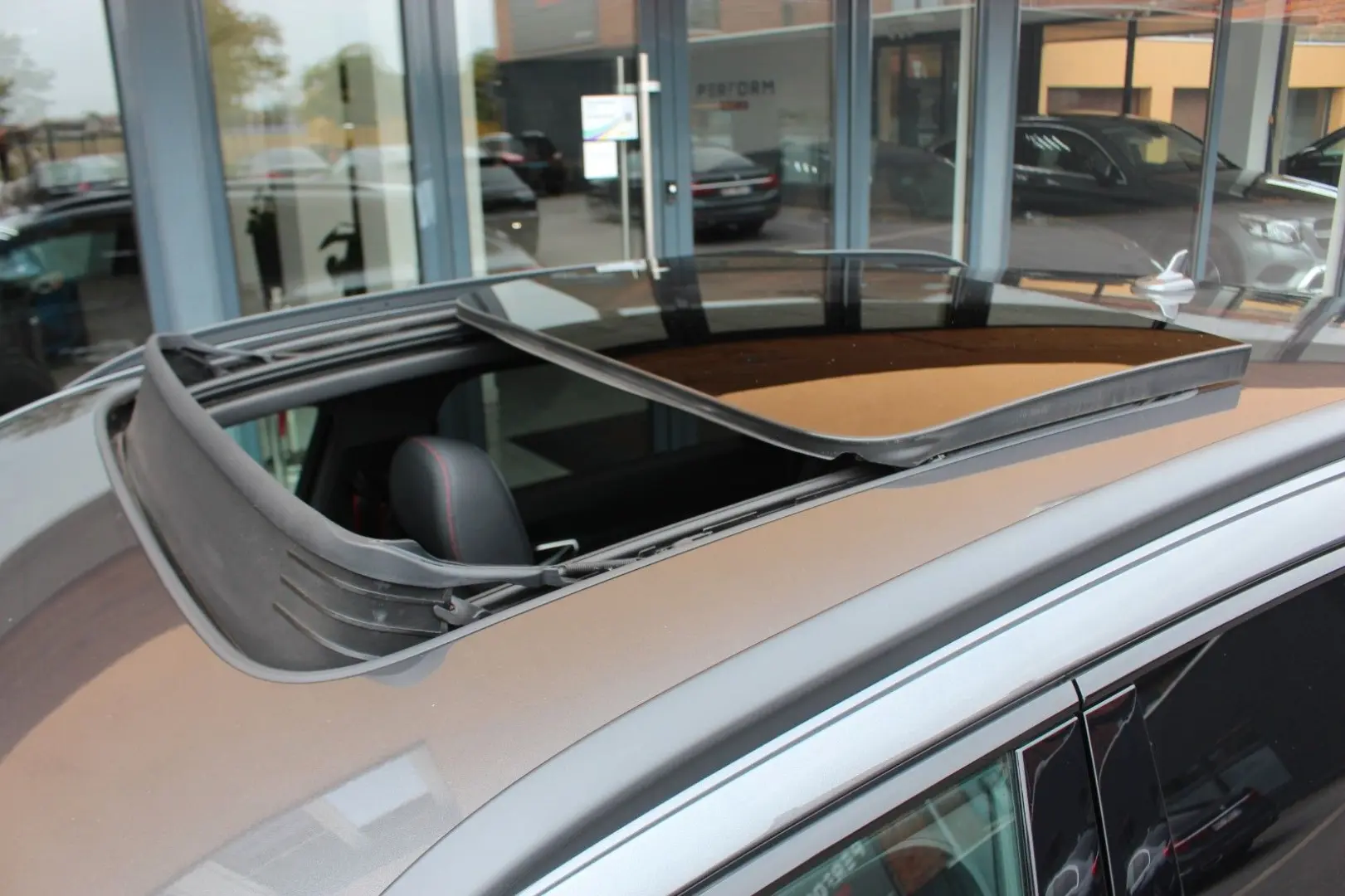 Q8 e-tron 55 quattro S line