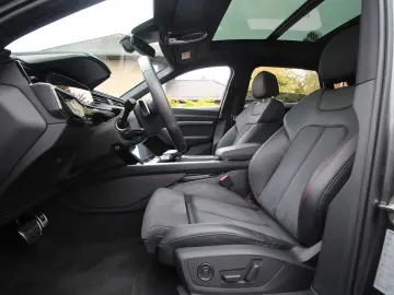 Q8 e-tron 55 quattro S line